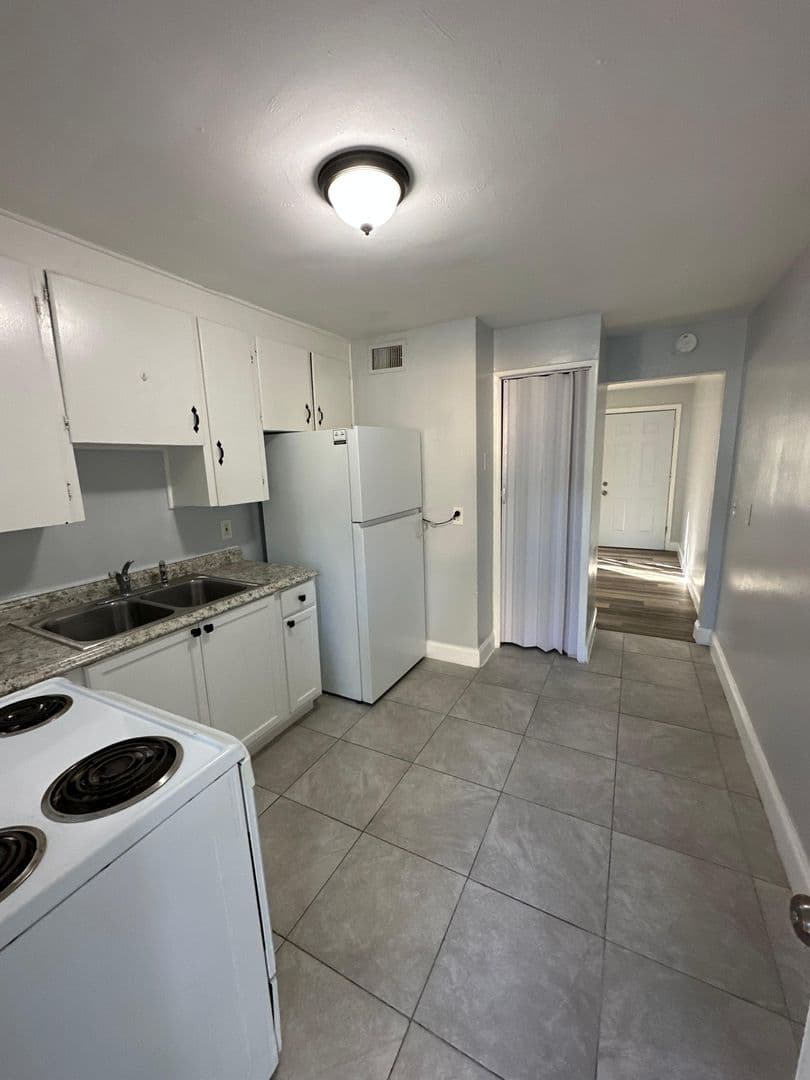 Jacksonville Apartment: 3805 Fairfax St