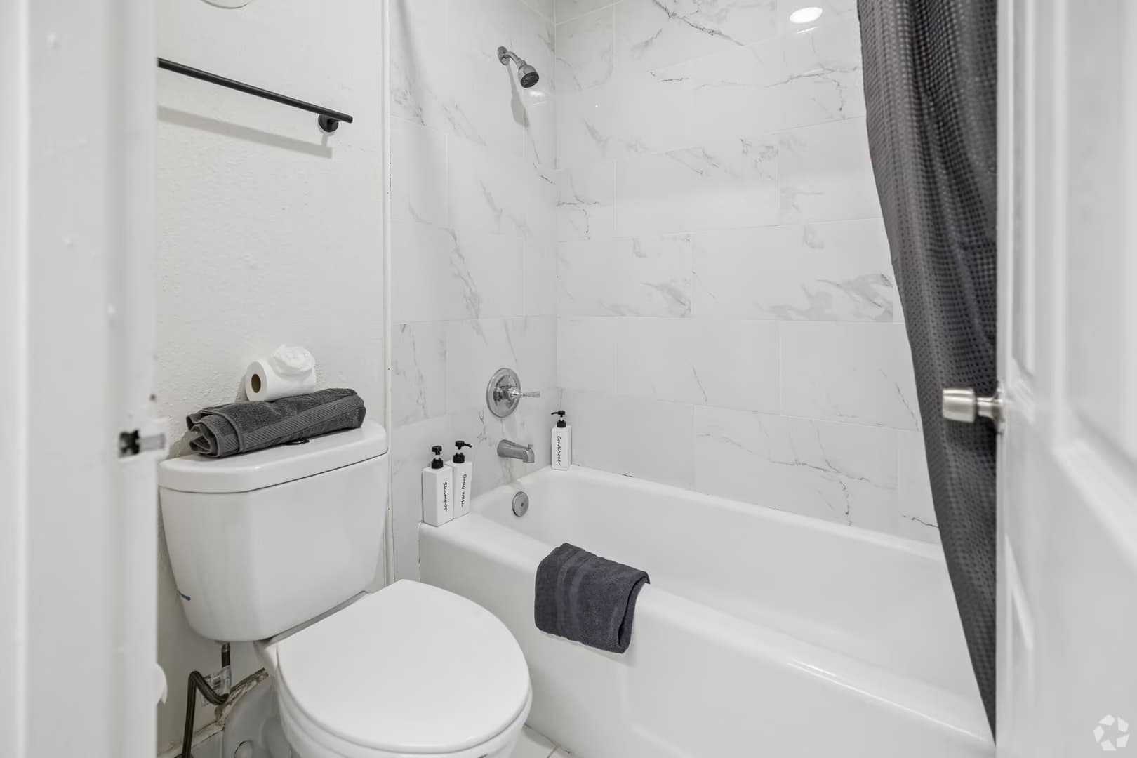 Jacksonville Apartment: 1057 Broward Rd.