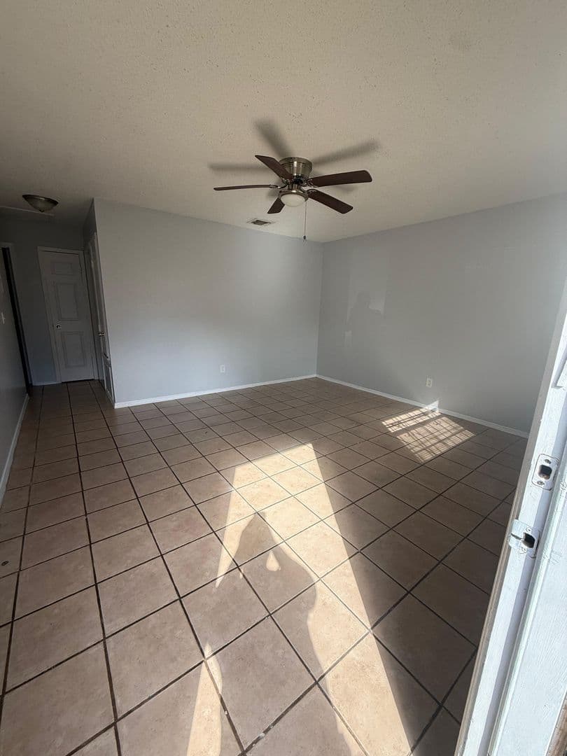 Jacksonville Apartment: 3997 Leonnie Rd #1-4