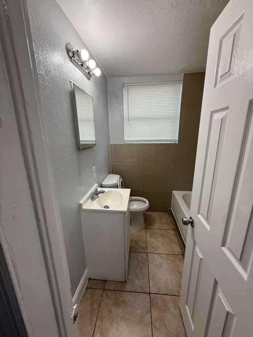 Jacksonville Apartment: 1024 W 8th St.