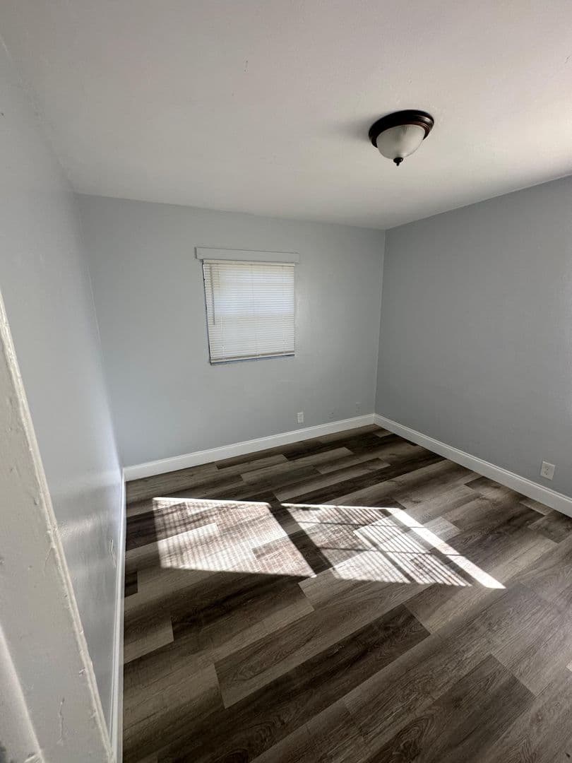 Jacksonville Apartment: 3805 Fairfax St