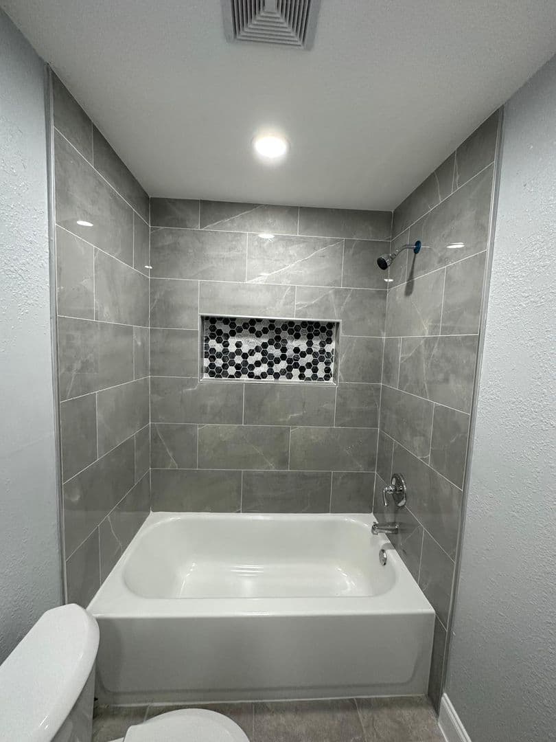 Jacksonville House: 2511 Market St Unit B