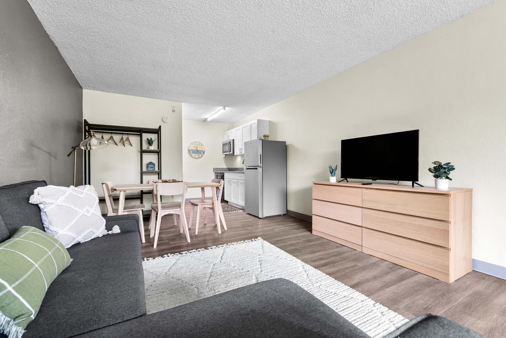 Jacksonville Apartment: 1057 Broward Rd.