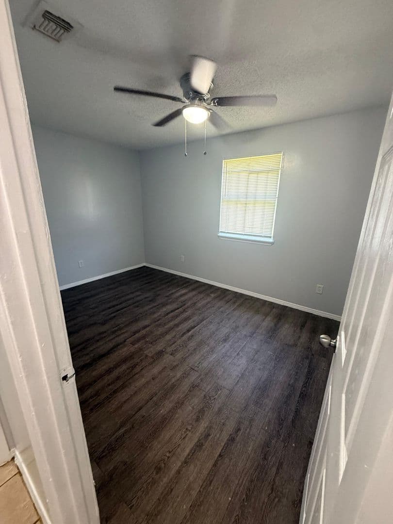 Jacksonville Apartment: 3997 Leonnie Rd #1-4