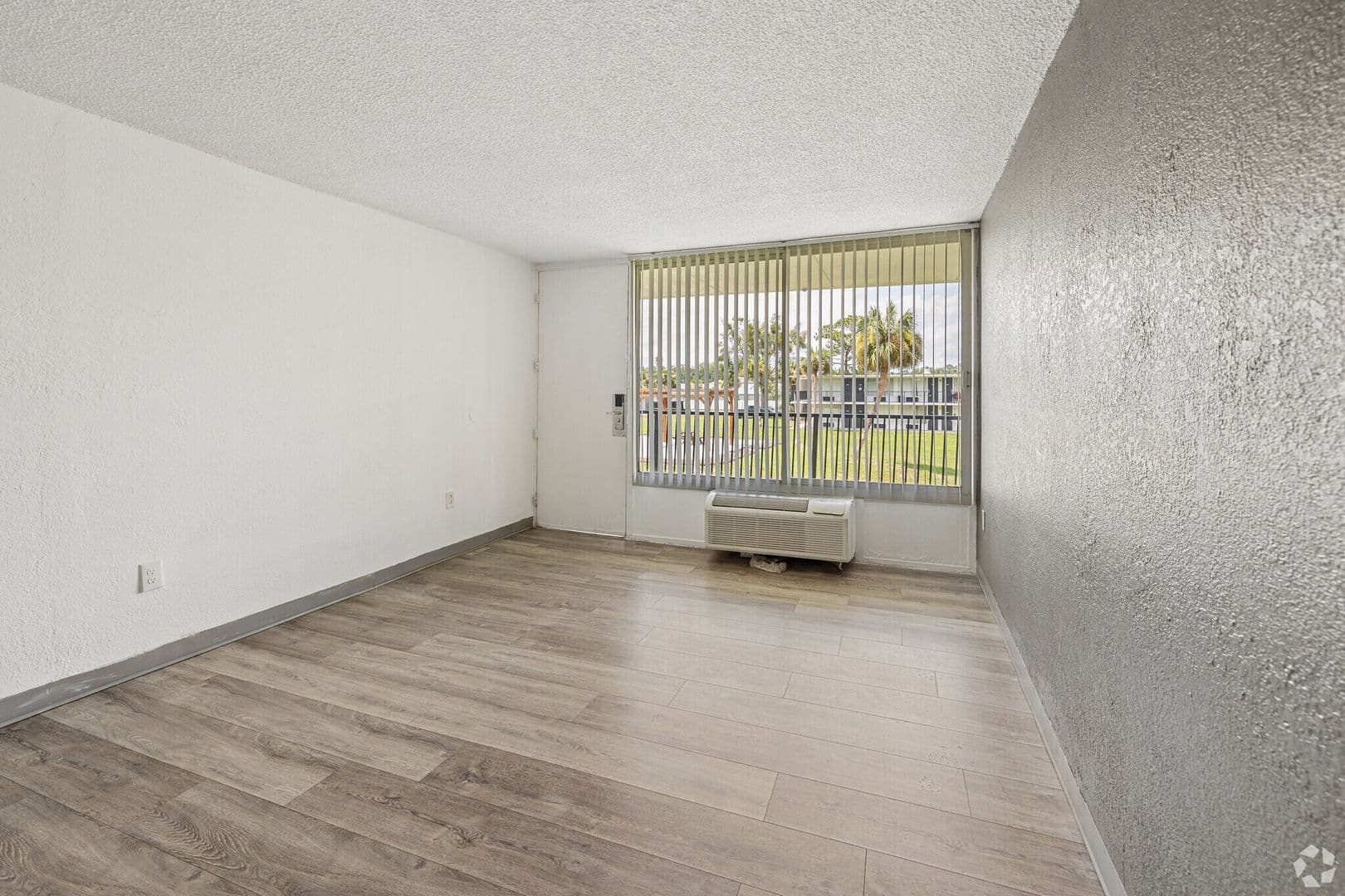 Jacksonville Apartment: 1057 Broward Rd.