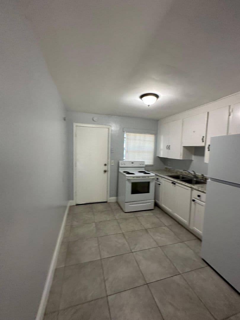 Jacksonville Apartment: 3805 Fairfax St