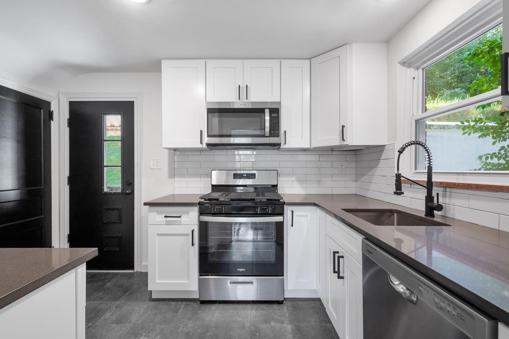 Verona House: 5746 Poketa Road