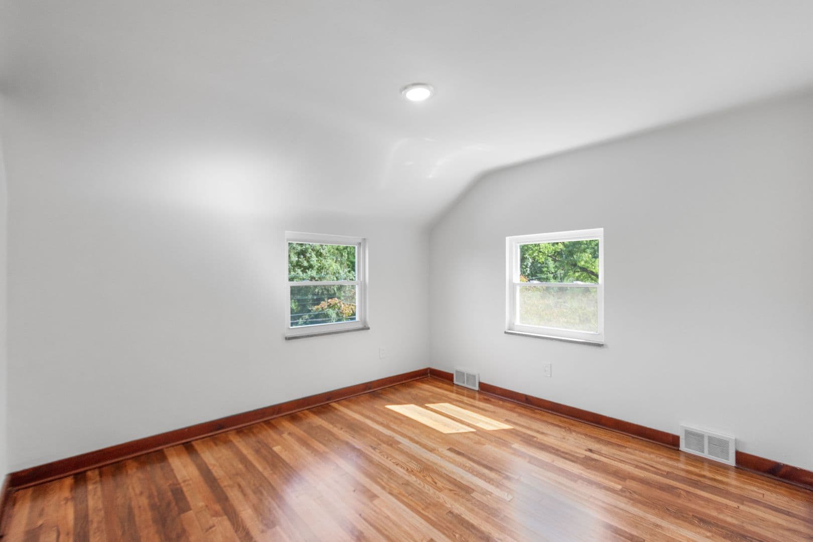 Verona House: 5746 Poketa Road