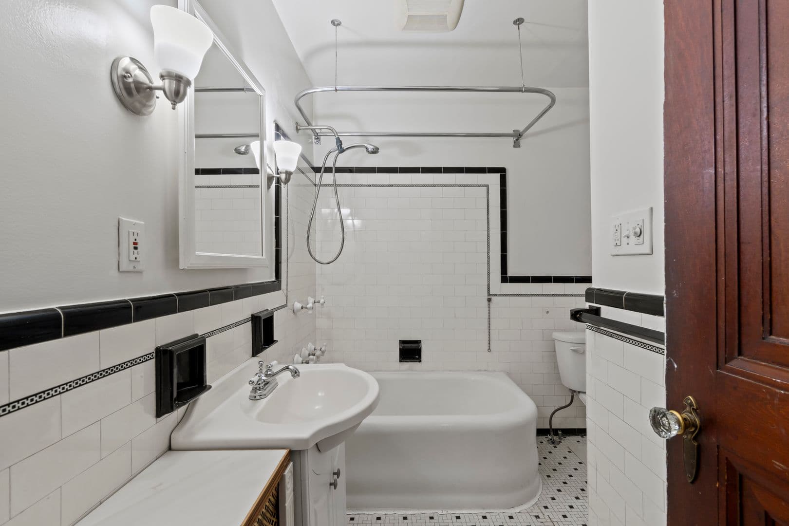 Pittsburgh House: 6 Wilkins Road