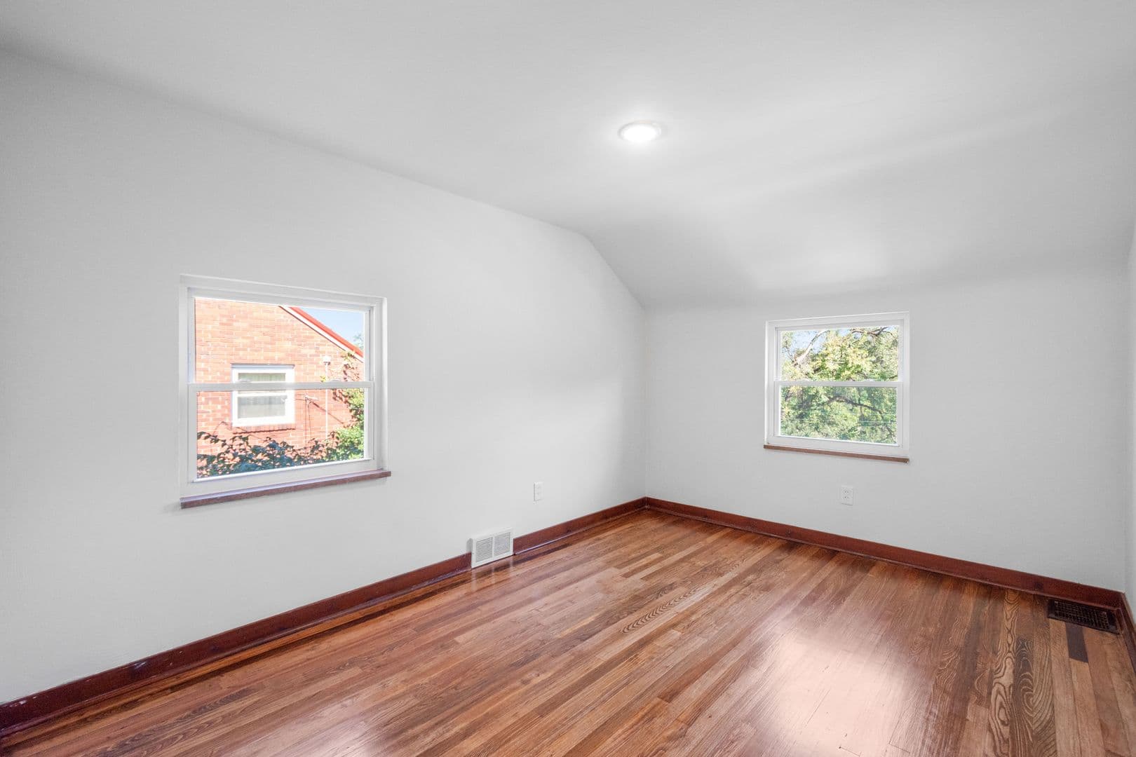 Verona House: 5744 Poketa Road