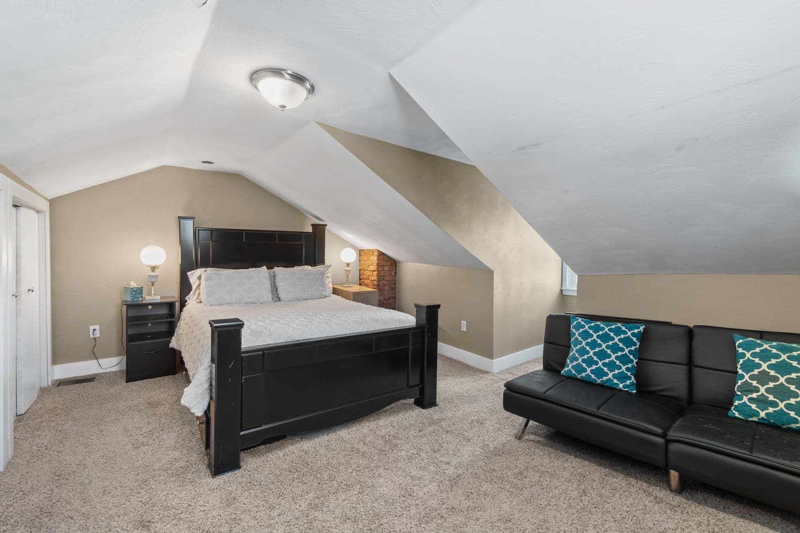Pittsburgh House: 1808 Harcum Way