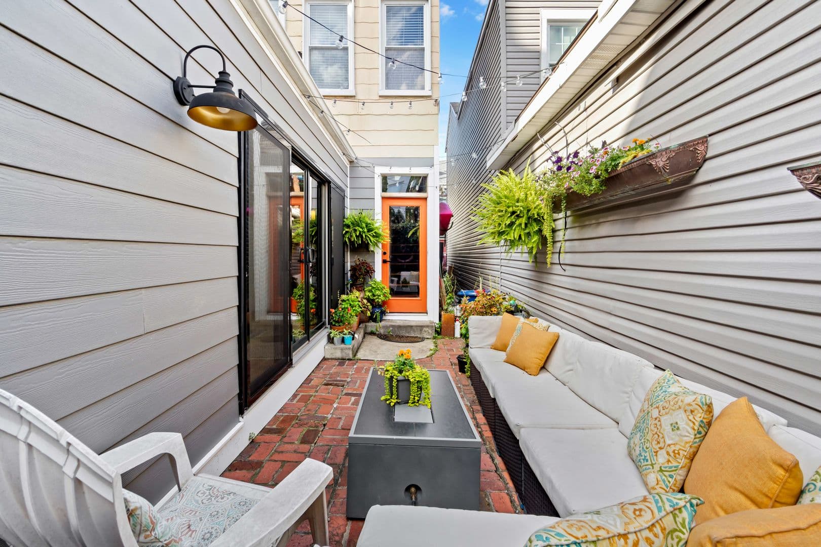 Pittsburgh House: 1808 Harcum Way