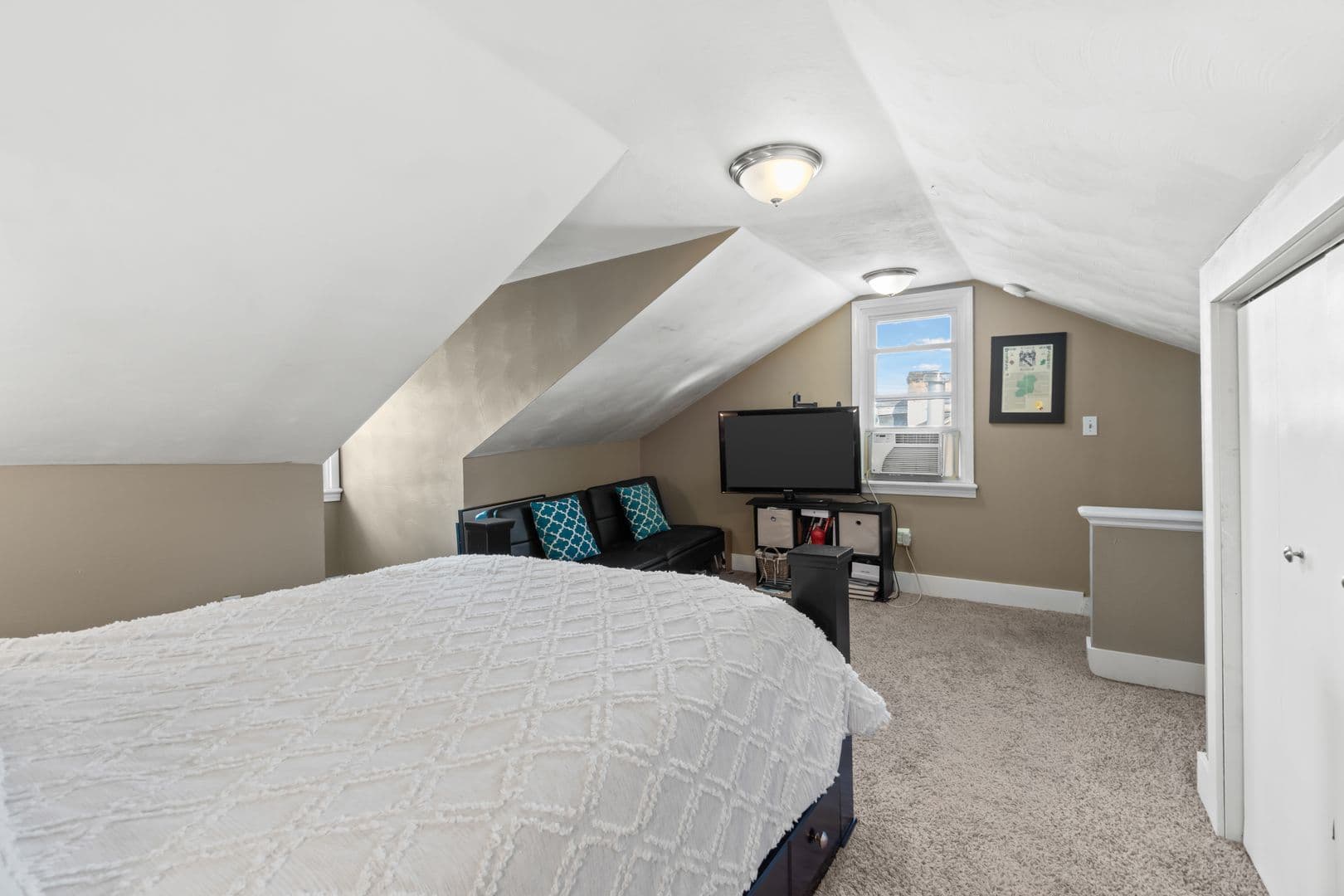 Pittsburgh House: 1808 Harcum Way