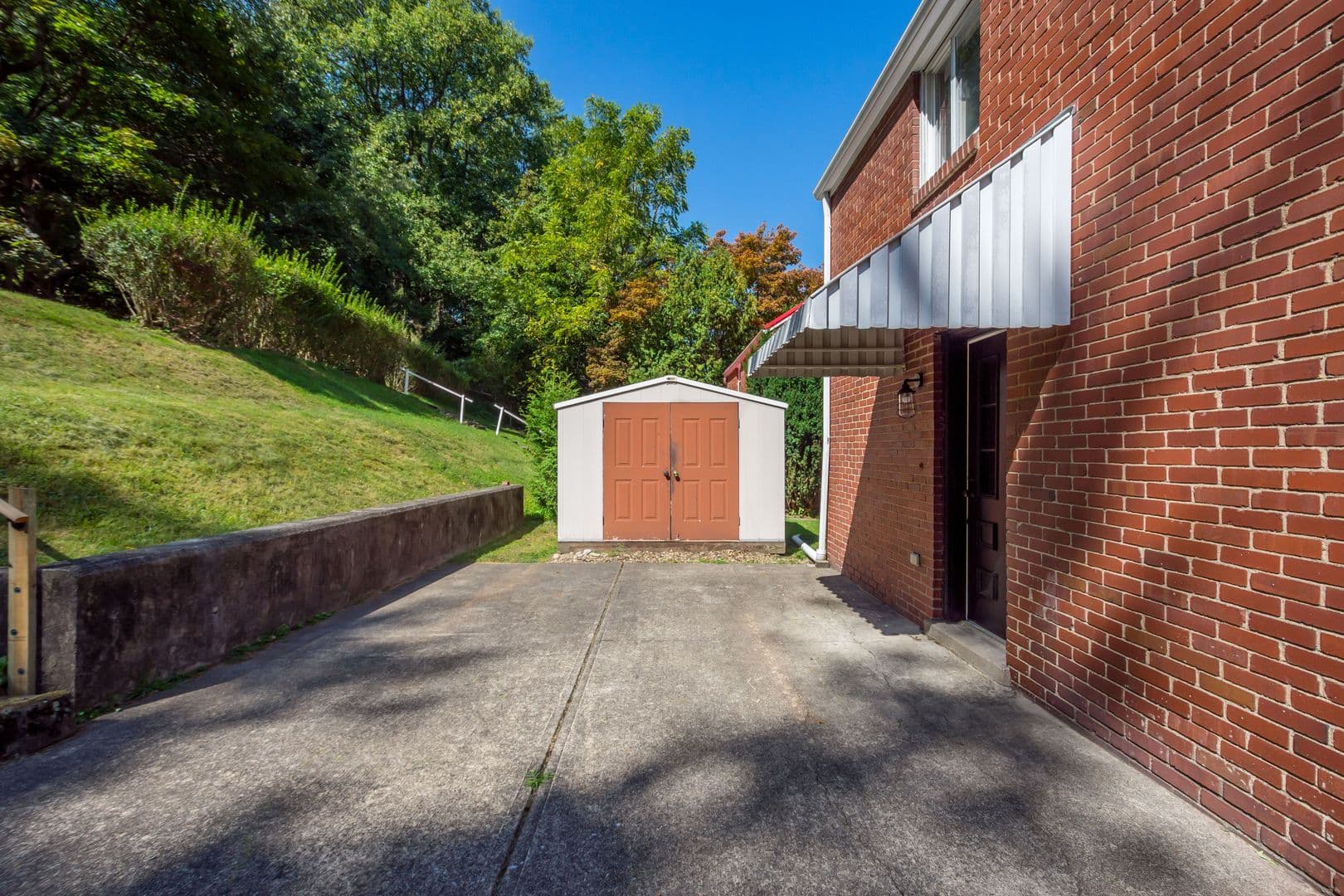 Verona House: 5746 Poketa Road