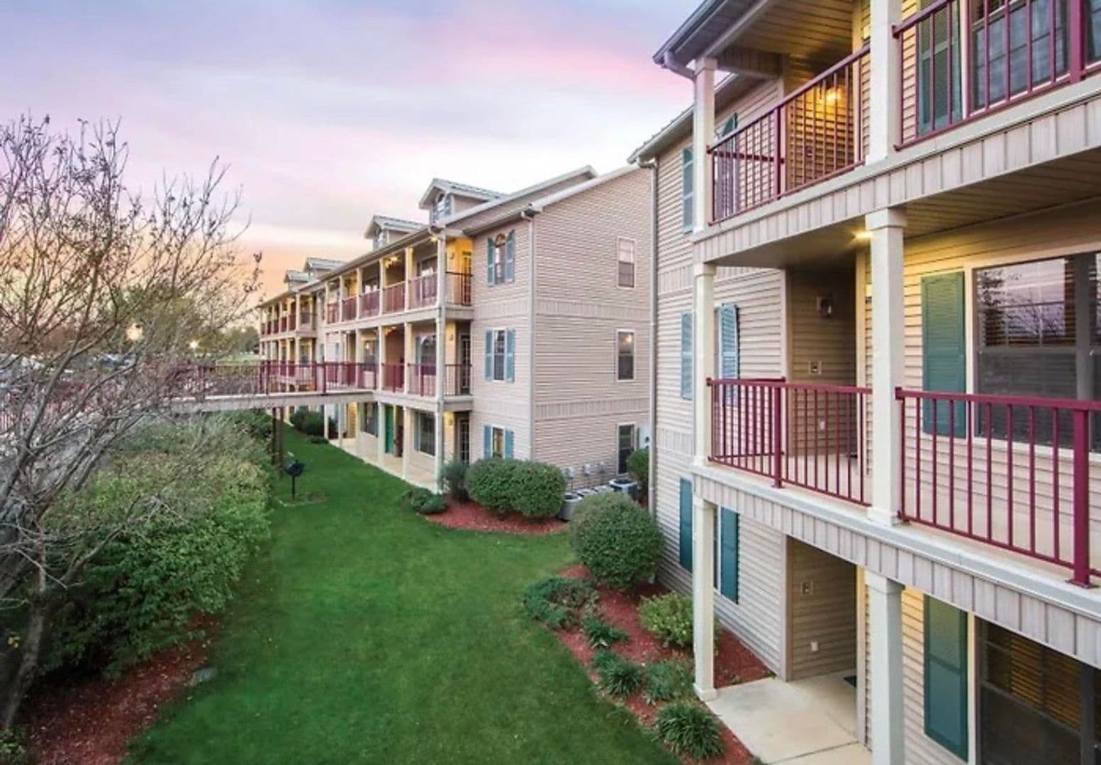 Festus Condo: 105 Turning Leaf Lane, Unit 51, De Soto, MO 63020