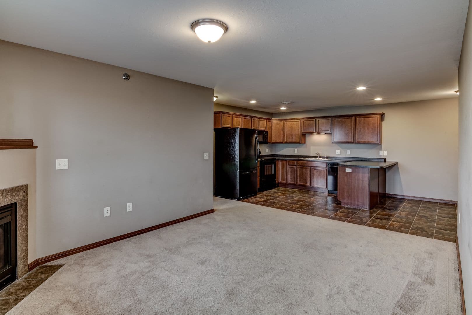 Chippewa Falls Apartment: 1224 Coventry Ln. #1-4/1112 Parkland Dr. #1-4
