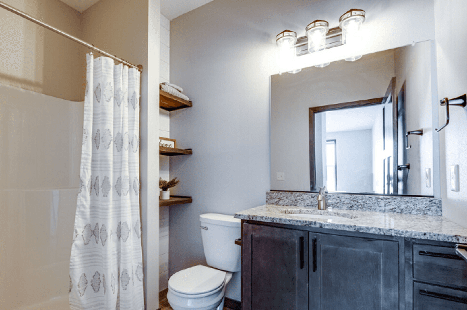 New Richmond Apartment: 1612 Dorset Lane