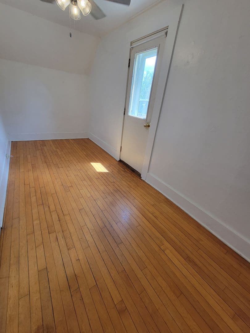 Eau Claire Apartment: 609 Franklin Street