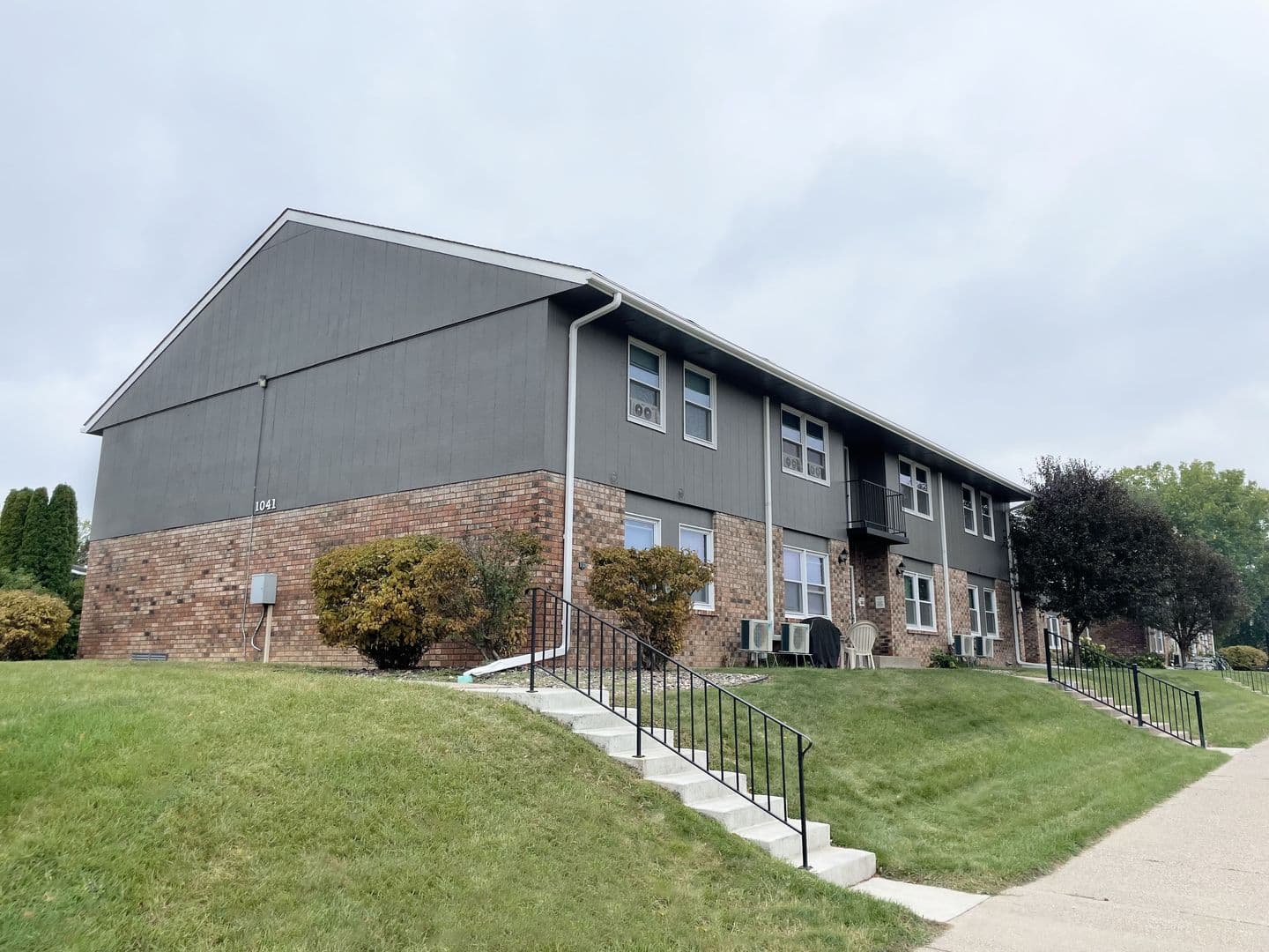 River Falls Apartment: 1041 State Street