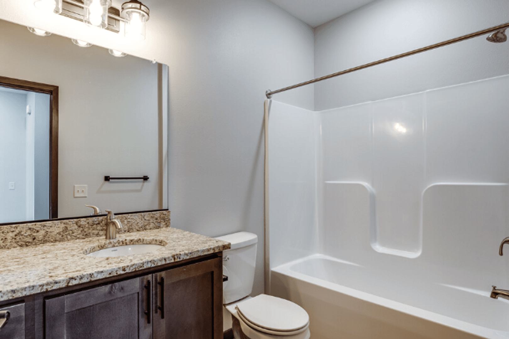 New Richmond Apartment: 1612 Dorset Lane