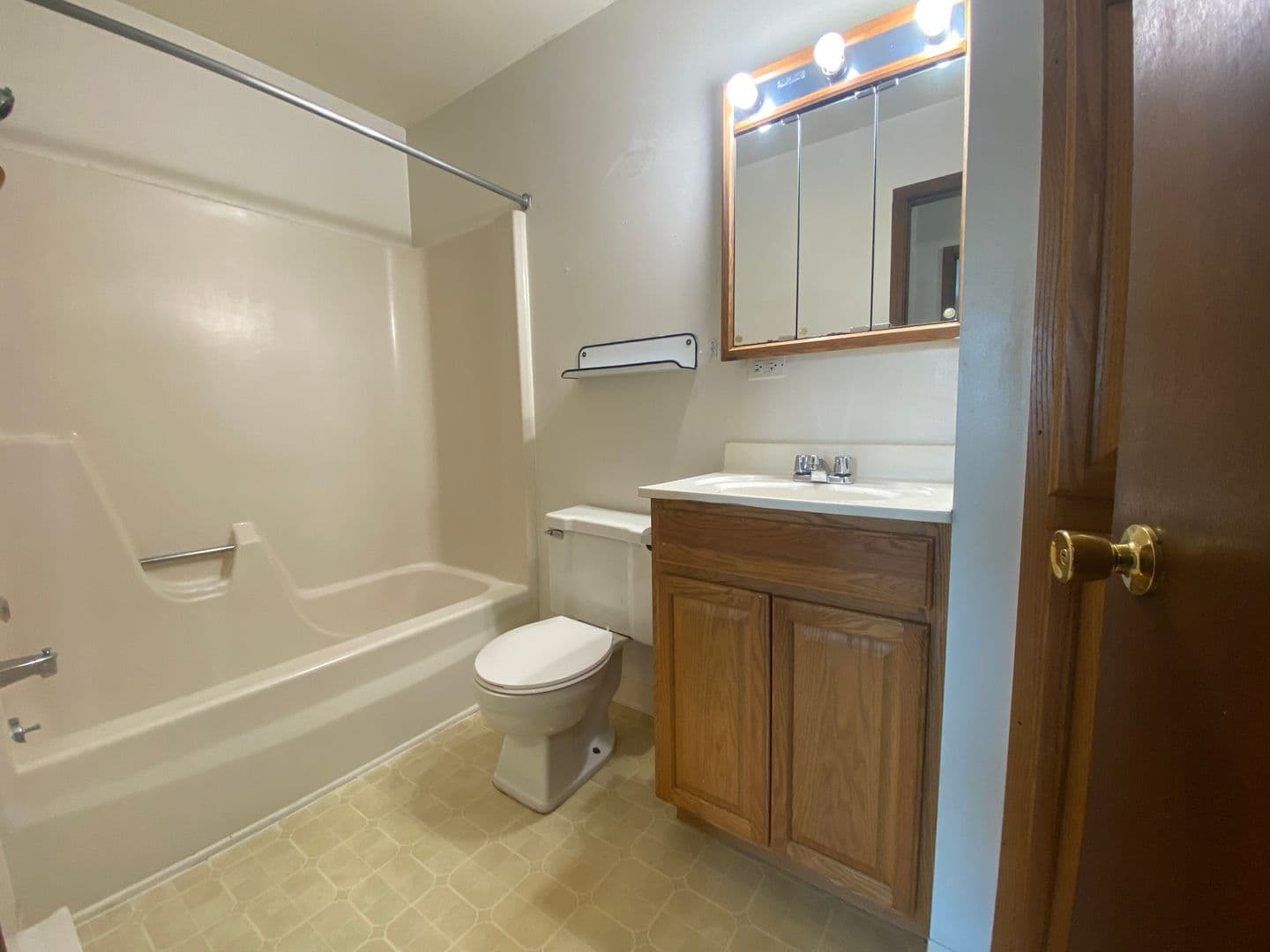 River Falls Apartment: 1041 State Street