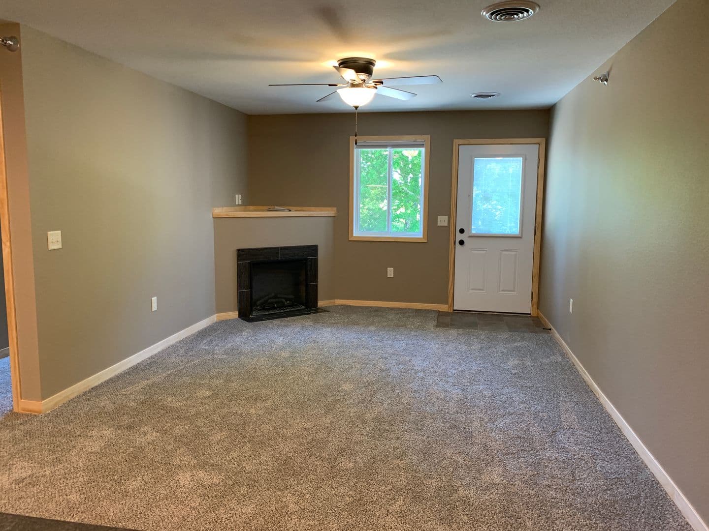Chippewa Falls Apartment: 1452 Coventry Ln #1-4/1484 Coventry Ln #1-4