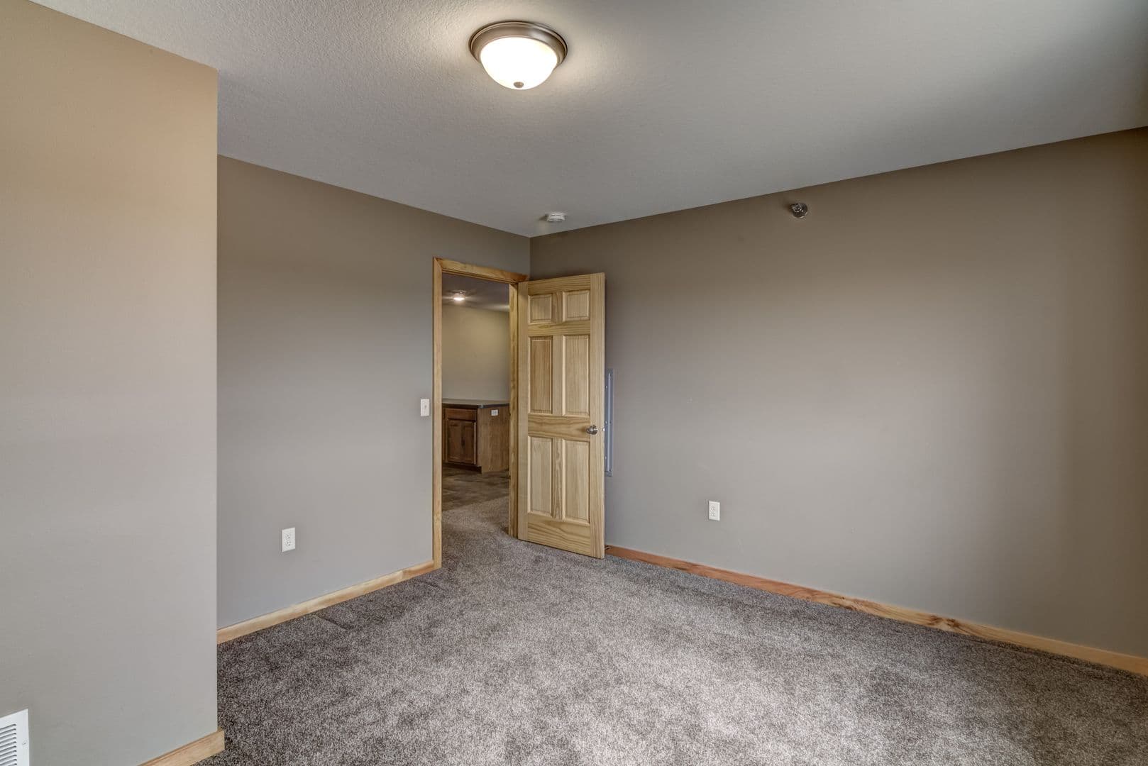Chippewa Falls Apartment: 1219 Coventry Ln. #1-4/1234 Parkland Dr. #1-4