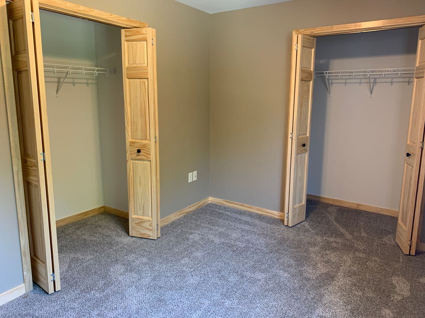 Chippewa Falls Apartment: 1452 Coventry Ln #1-4/1484 Coventry Ln #1-4