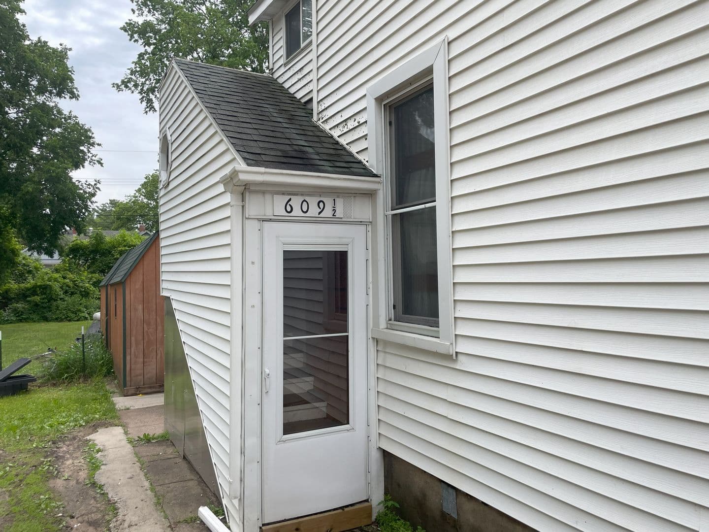 Eau Claire Apartment: 609 Franklin Street