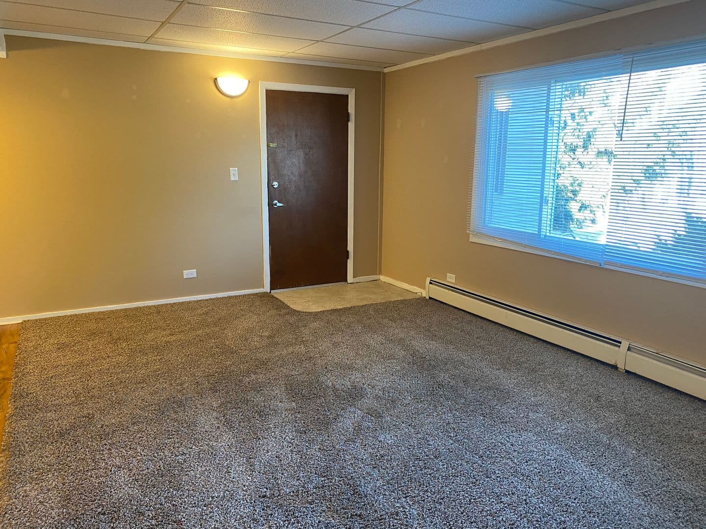 Thorp Apartment: 605 N Clark Street