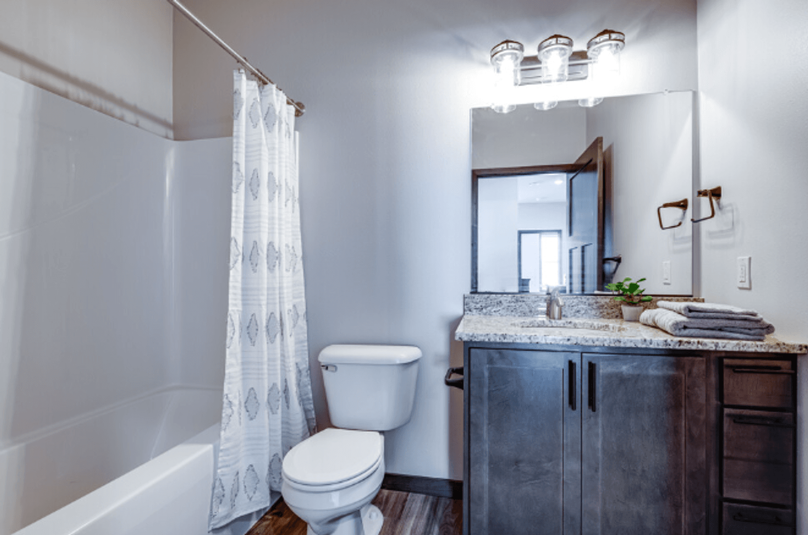 New Richmond Apartment: 1612 Dorset Lane