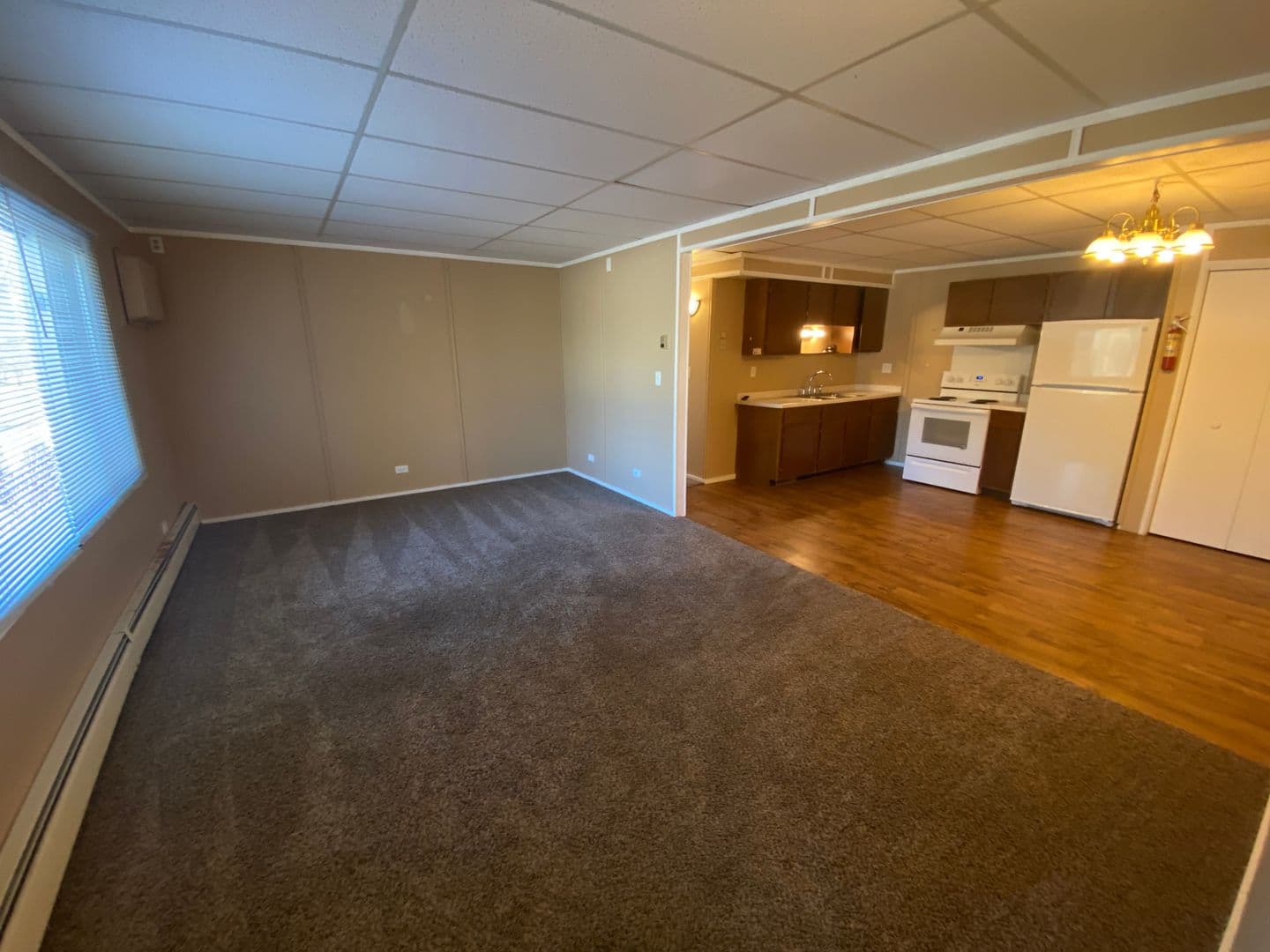 Thorp Apartment: 605 N Clark Street