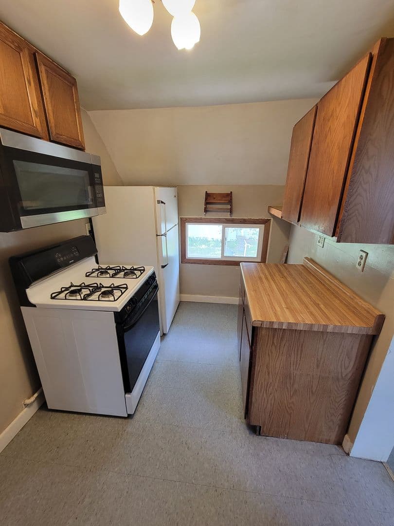 Eau Claire Apartment: 609 Franklin Street