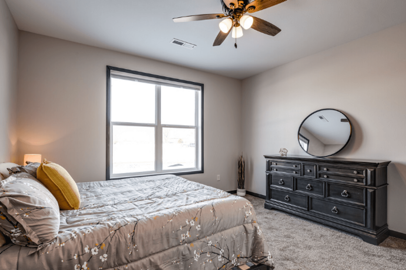 New Richmond Apartment: 1612 Dorset Lane