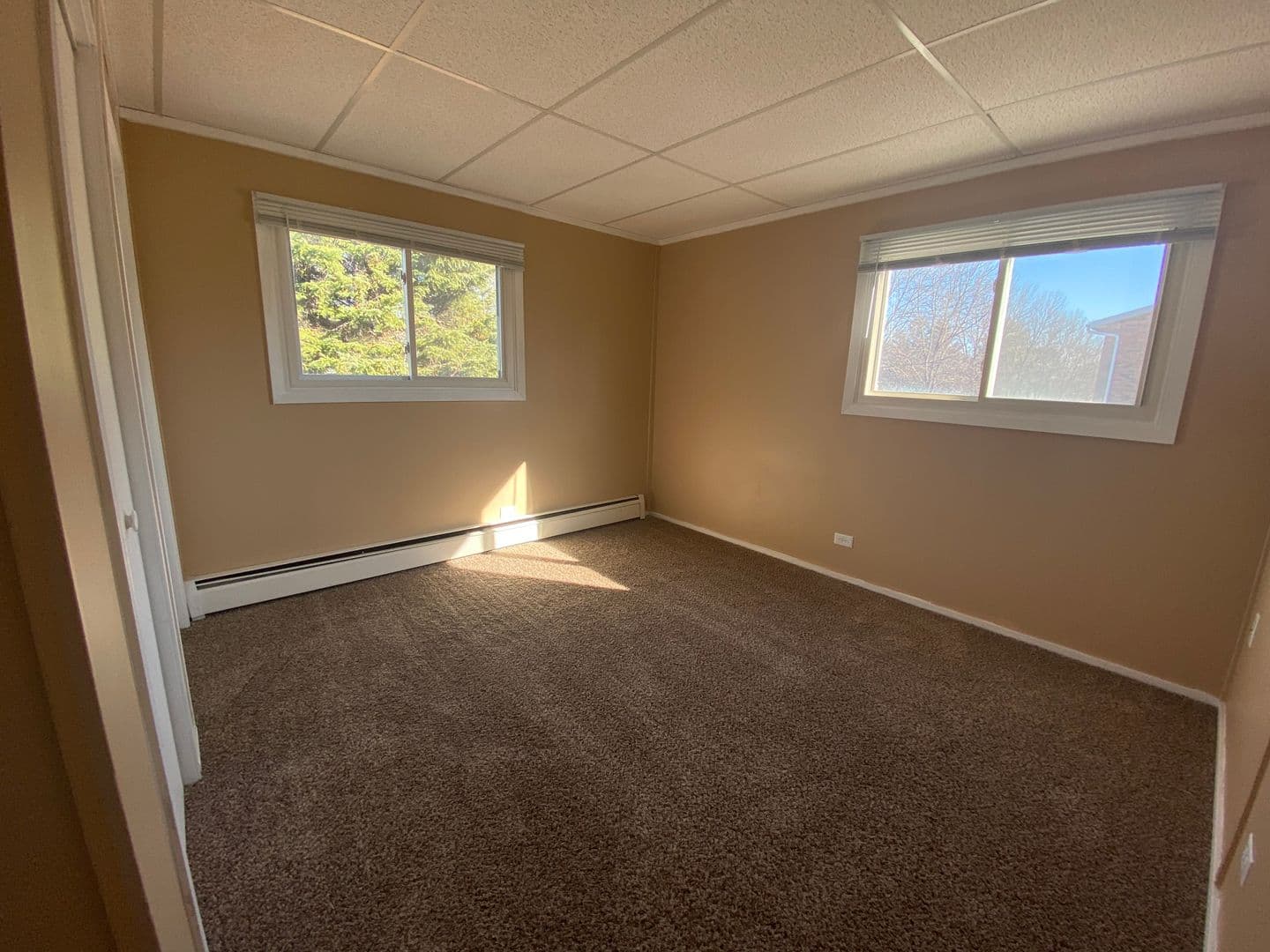 Thorp Apartment: 605 N Clark Street