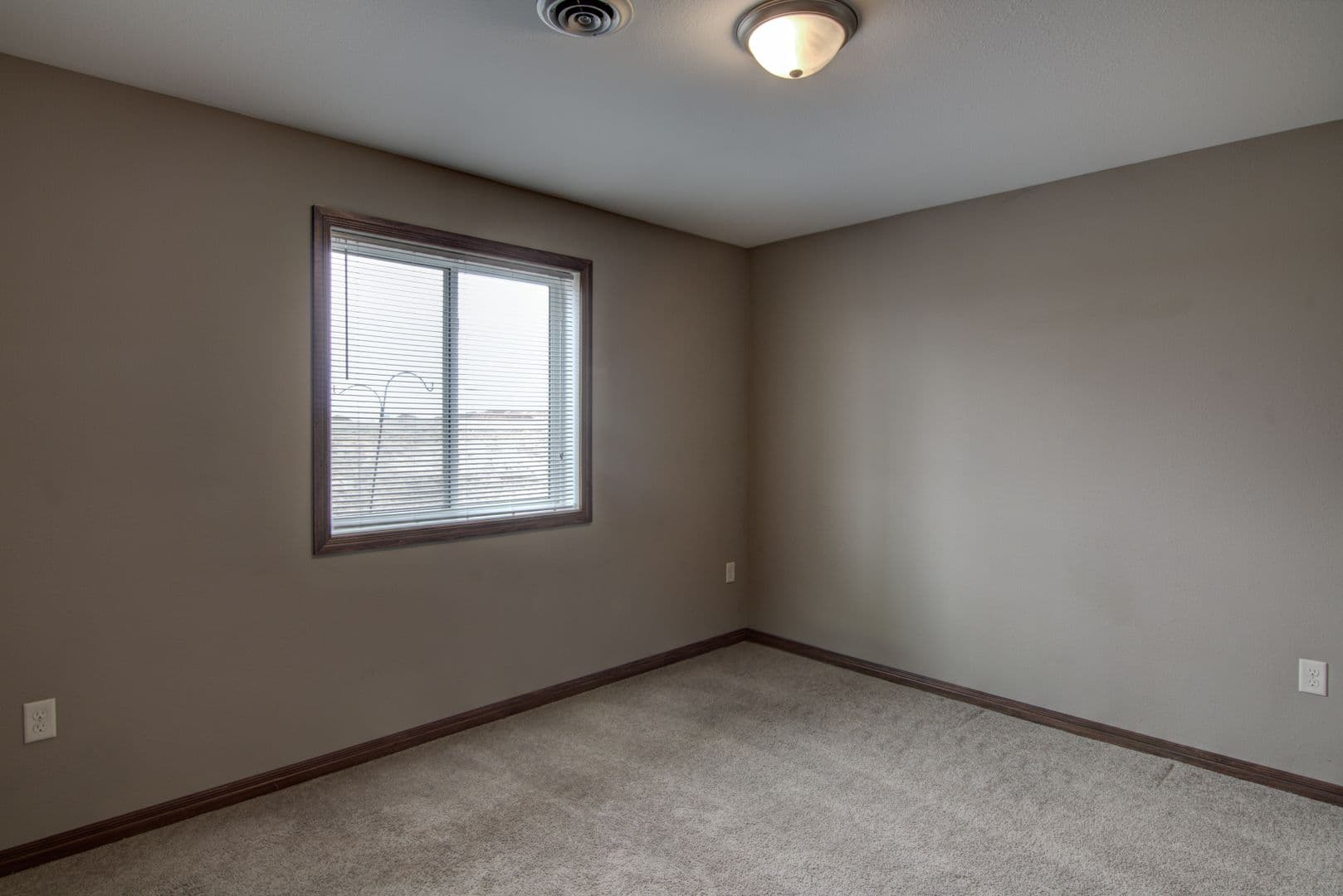 Chippewa Falls Apartment: 1224 Coventry Ln. #1-4/1112 Parkland Dr. #1-4