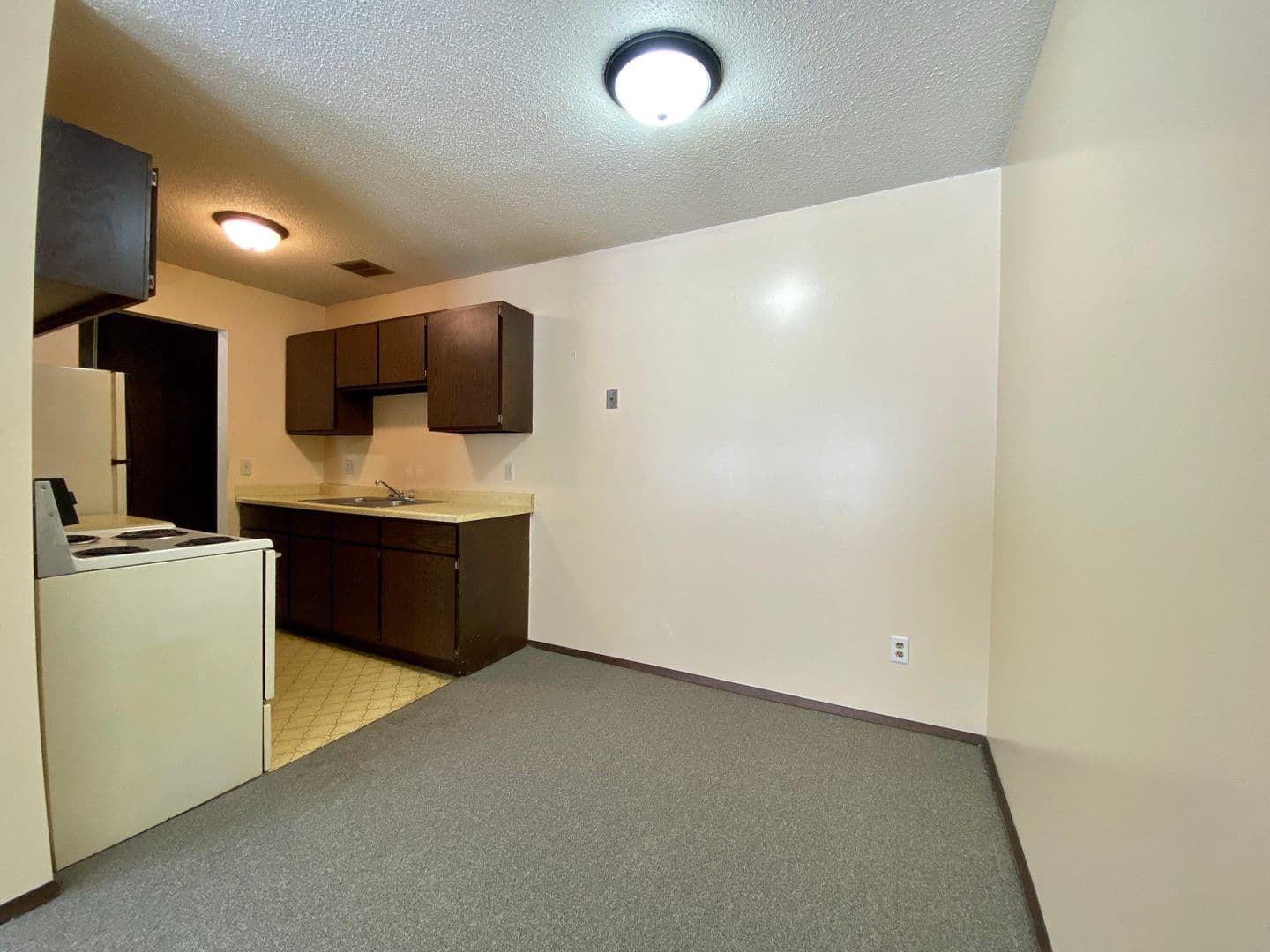Hudson Apartment: 77 Coulee Rd