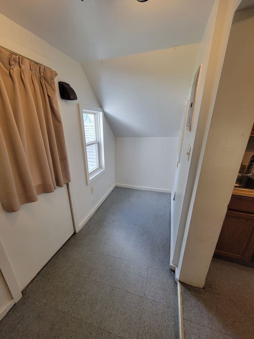 Eau Claire Apartment: 609 Franklin Street