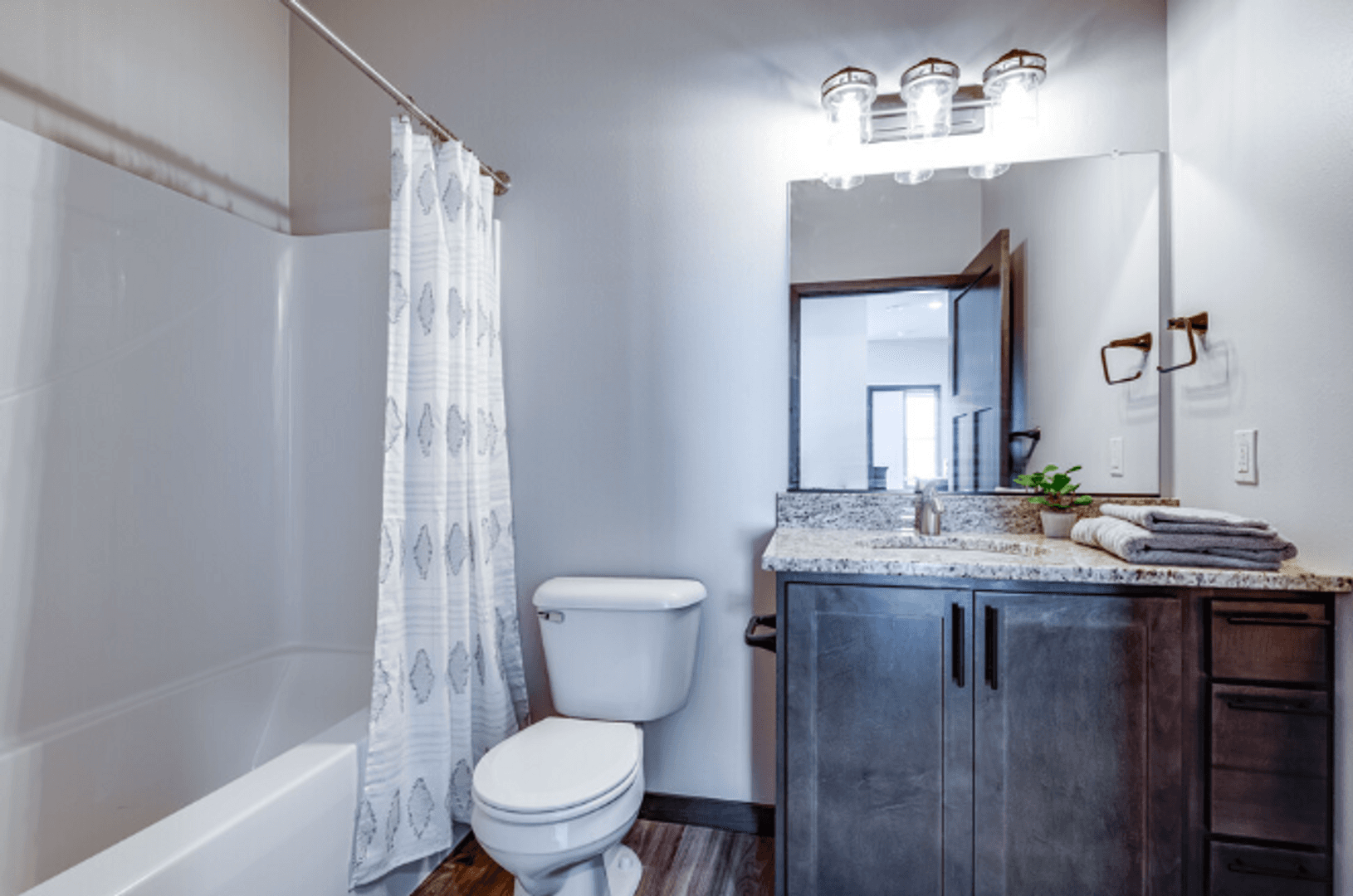 New Richmond Apartment: 1612 Dorset Lane
