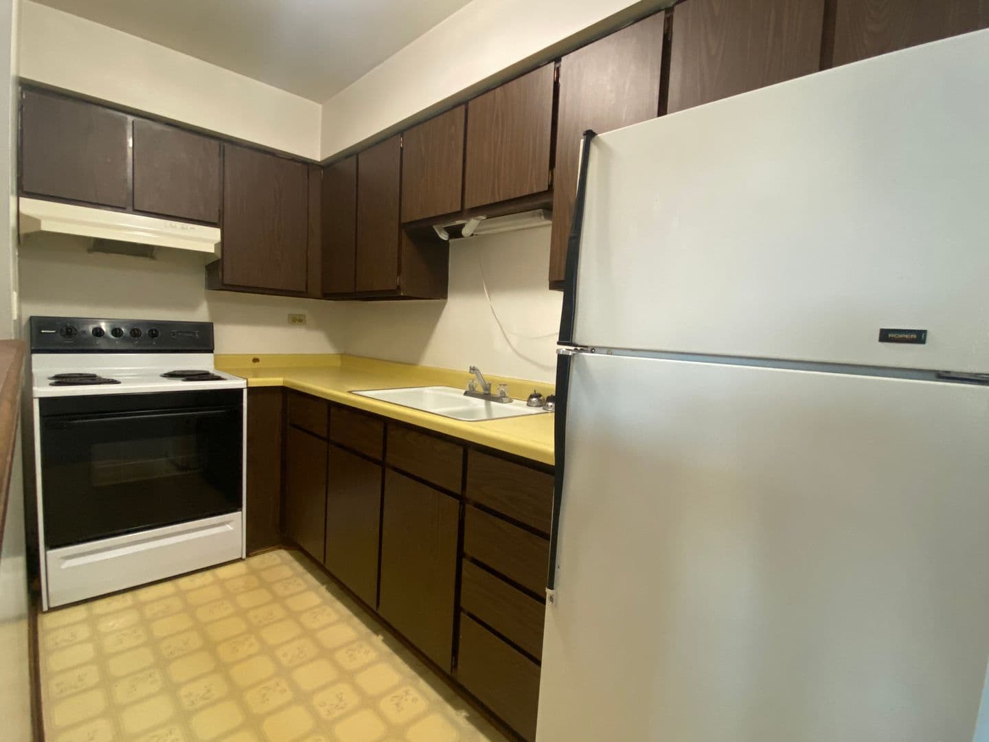 River Falls Apartment: 1041 State Street