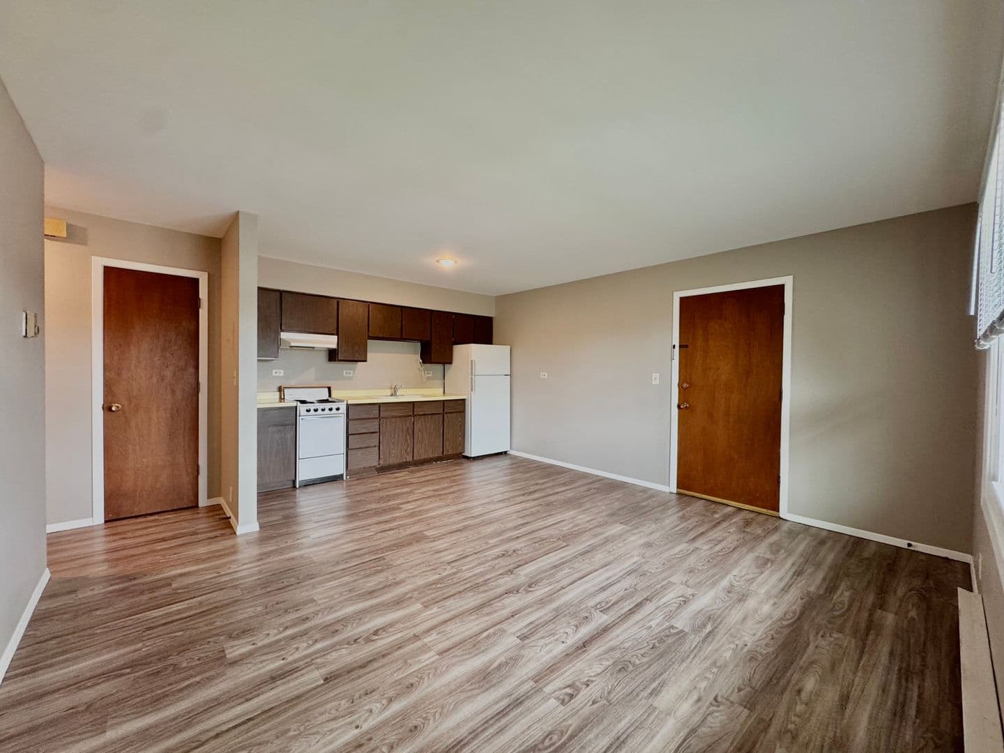 River Falls Apartment: 1041 State Street
