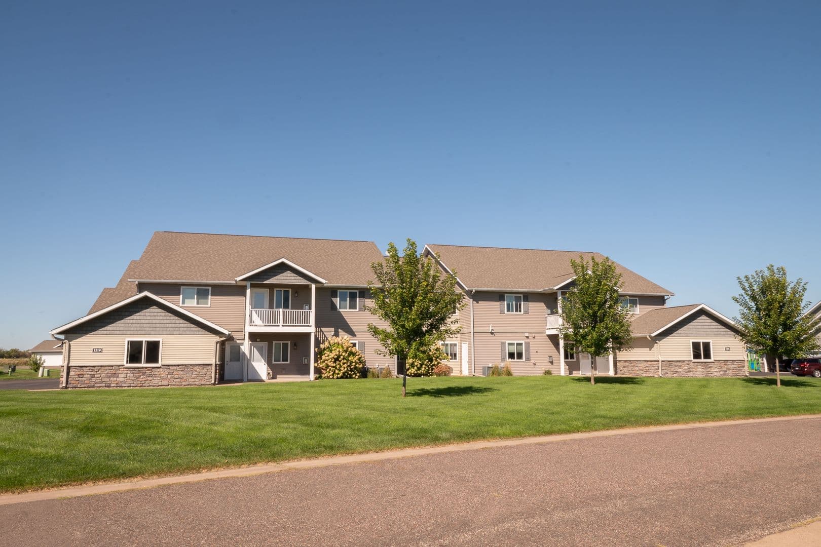 Chippewa Falls Apartment: 1452 Coventry Ln #1-4/1484 Coventry Ln #1-4