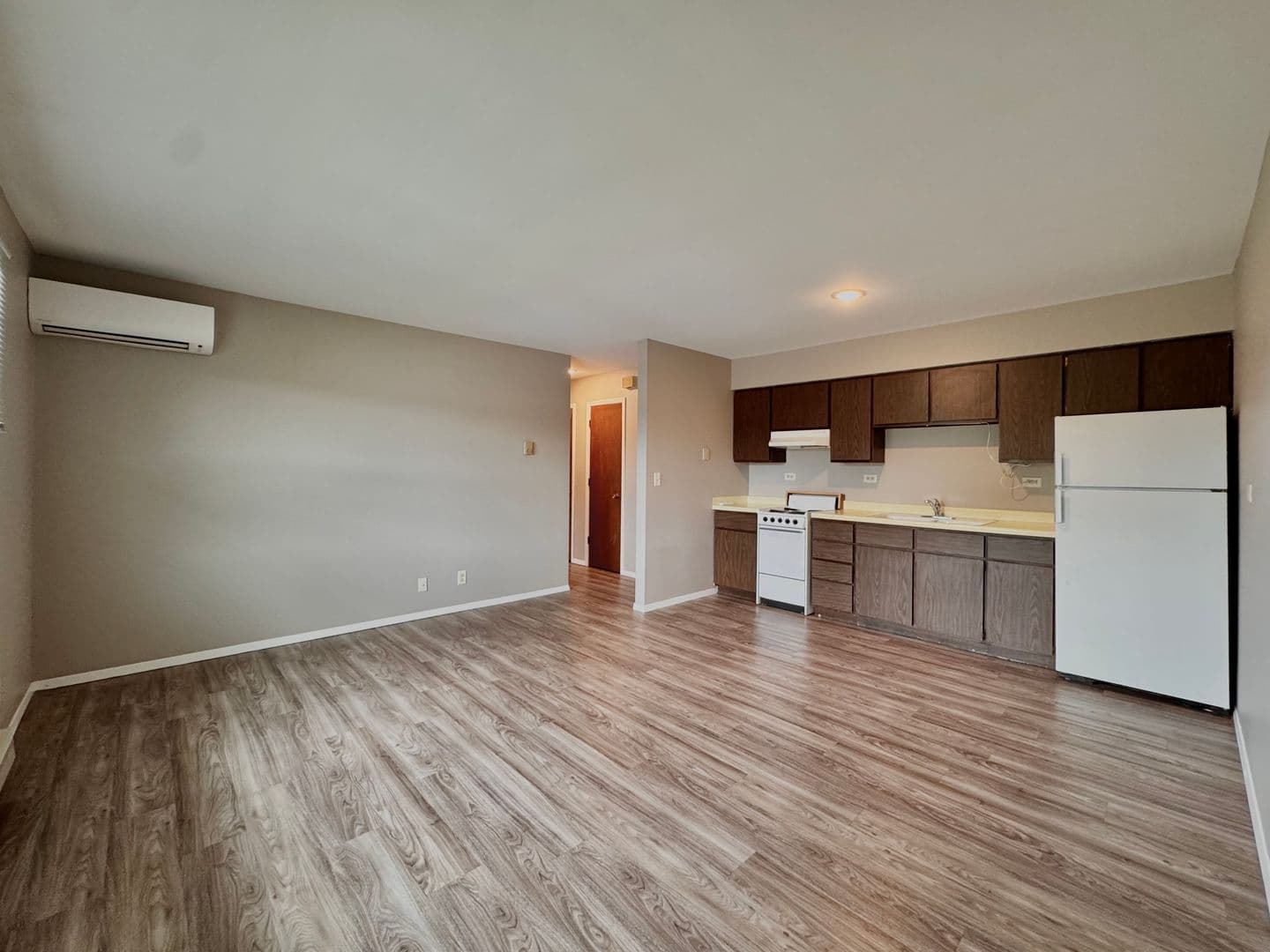 River Falls Apartment: 1041 State Street