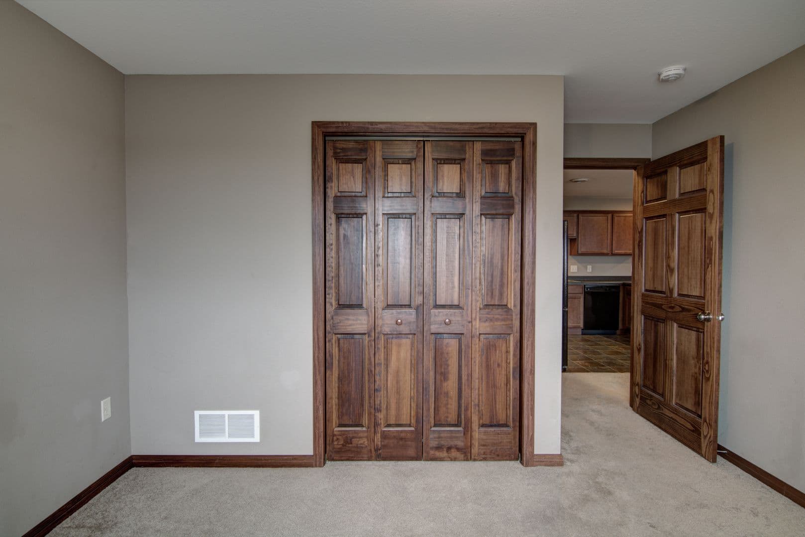 Chippewa Falls Apartment: 1224 Coventry Ln. #1-4/1112 Parkland Dr. #1-4
