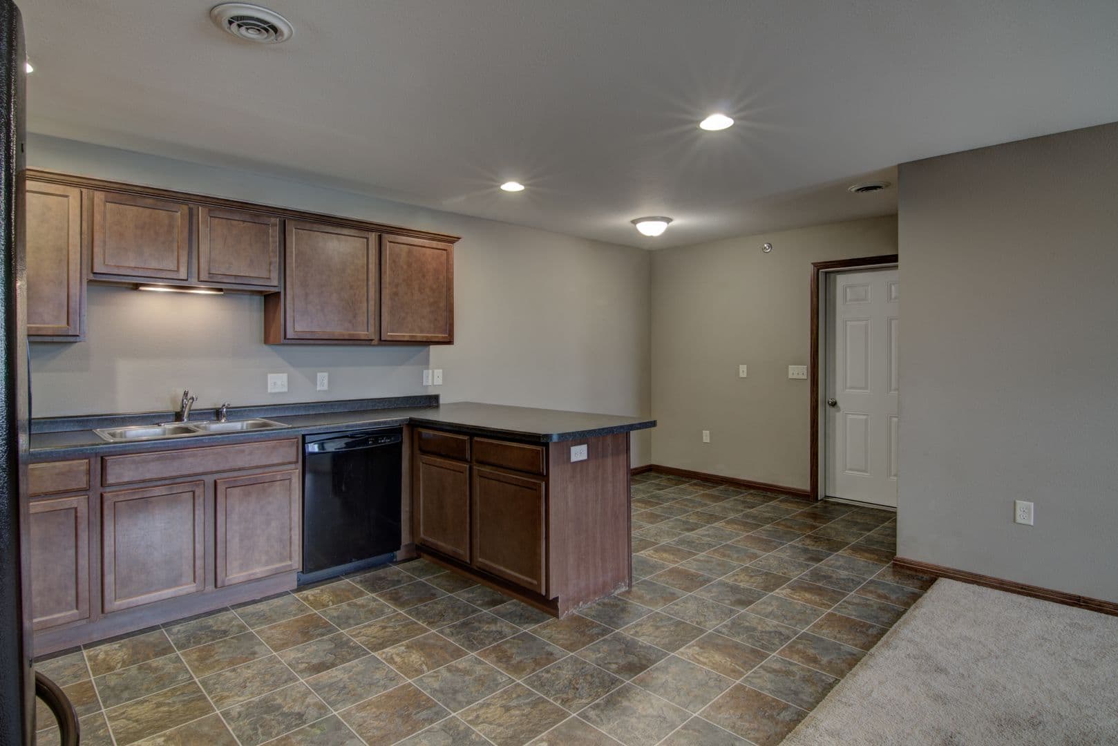 Chippewa Falls Apartment: 1224 Coventry Ln. #1-4/1112 Parkland Dr. #1-4