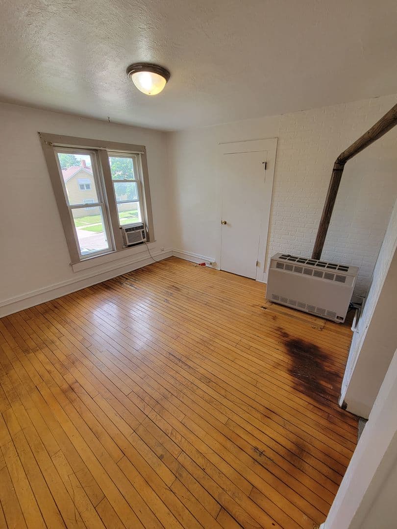 Eau Claire Apartment: 609 Franklin Street