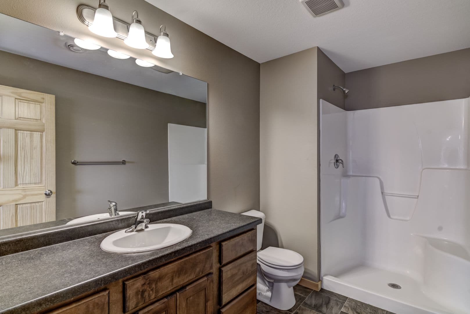 Chippewa Falls Apartment: 1219 Coventry Ln. #1-4/1234 Parkland Dr. #1-4