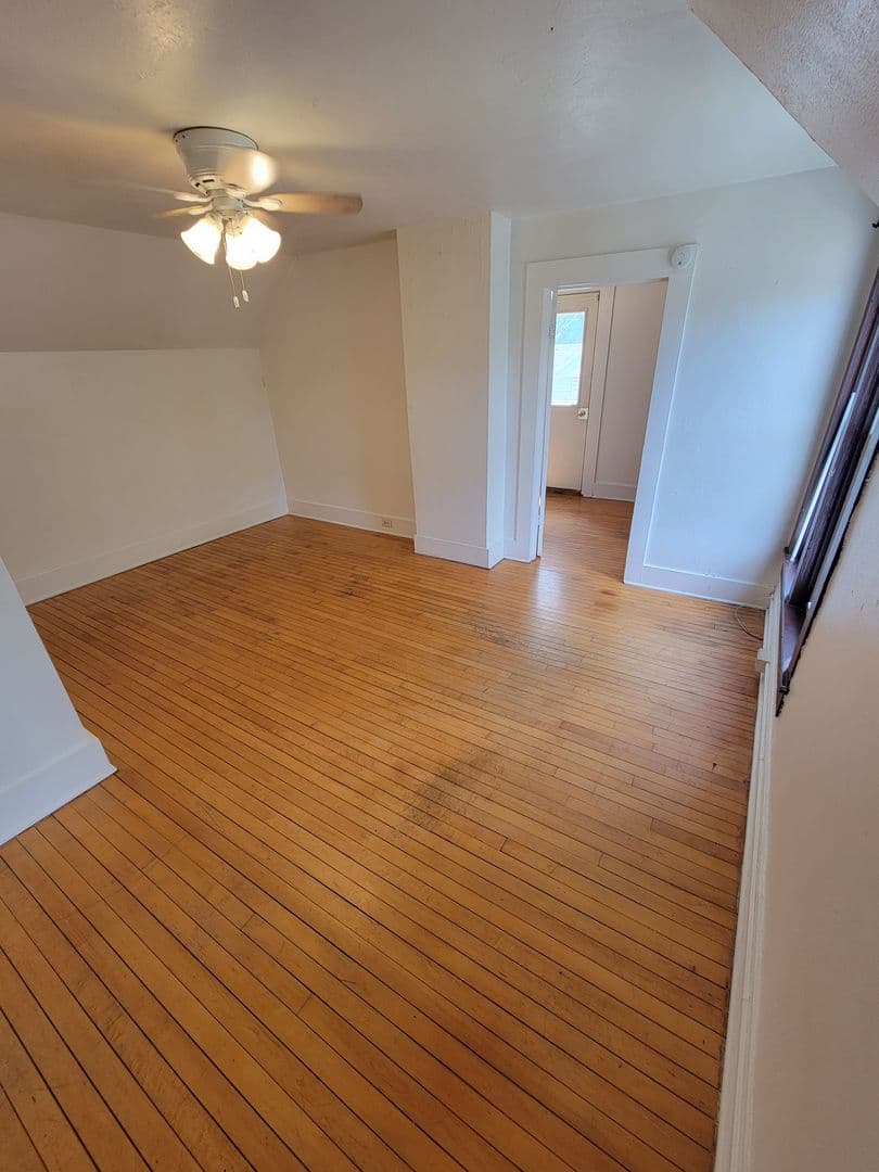 Eau Claire Apartment: 609 Franklin Street