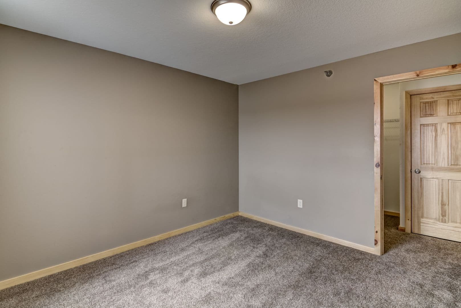 Chippewa Falls Apartment: 1219 Coventry Ln. #1-4/1234 Parkland Dr. #1-4