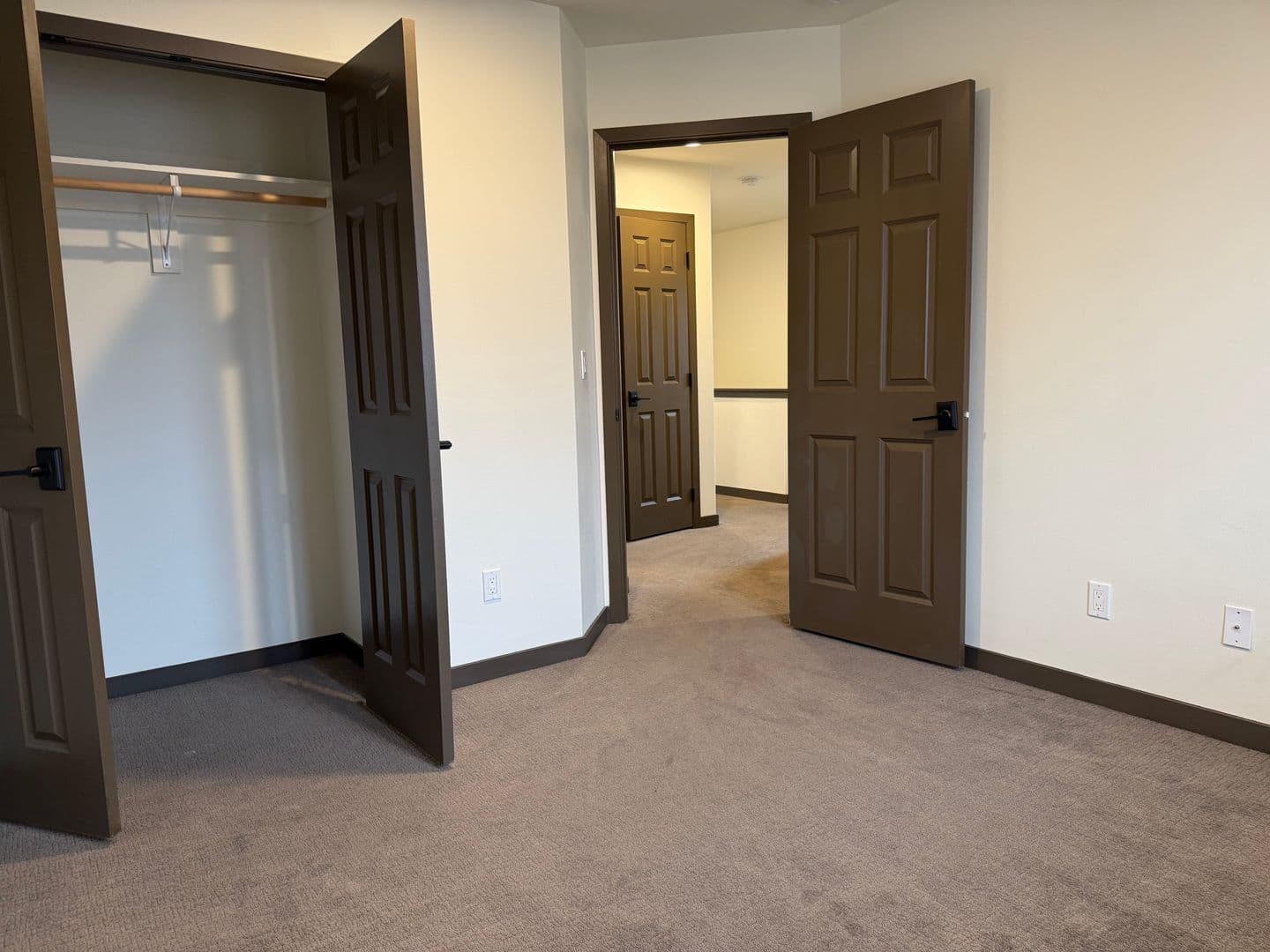 Yakima Apartment: 215 N 76th Ave